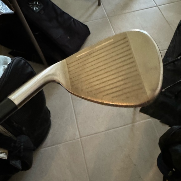 Tour c521 irons 5 pc set
In right handed 
Kbs shafts  steel - Picture 5 of 10